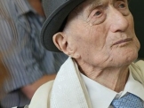 الموت يغيب أَضْخُمُ رجل معمر في العالم عن عمر 113 عاما في تل أبيـب